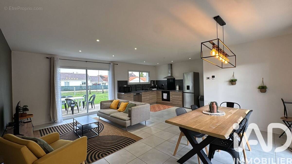 Photo 1 - Maison à CHATELLERAULT