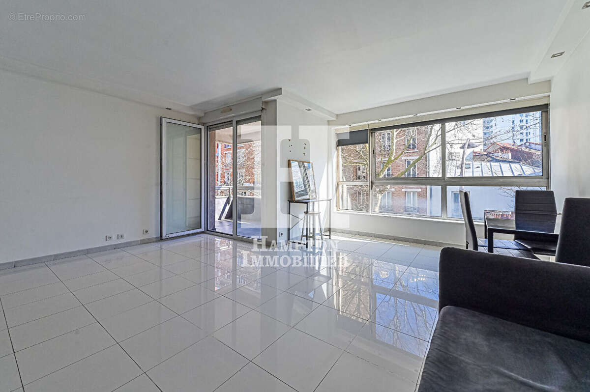 Appartement à PARIS-19E