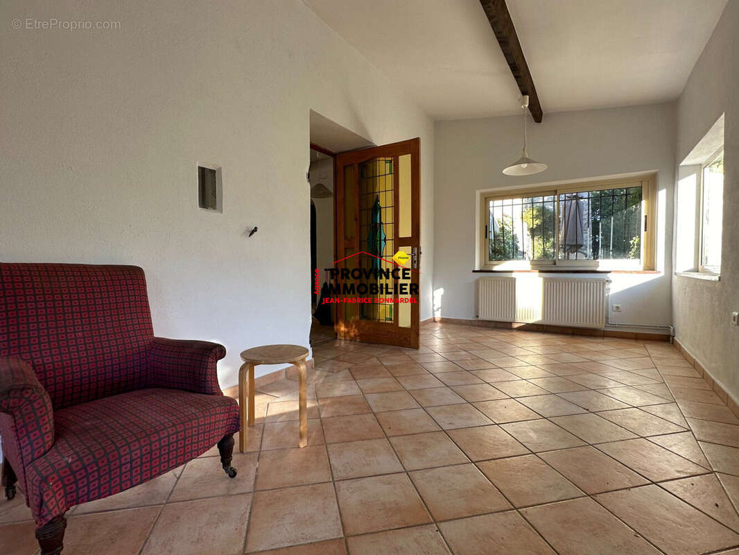 Maison 264 m² à Grignan  - photo 8
