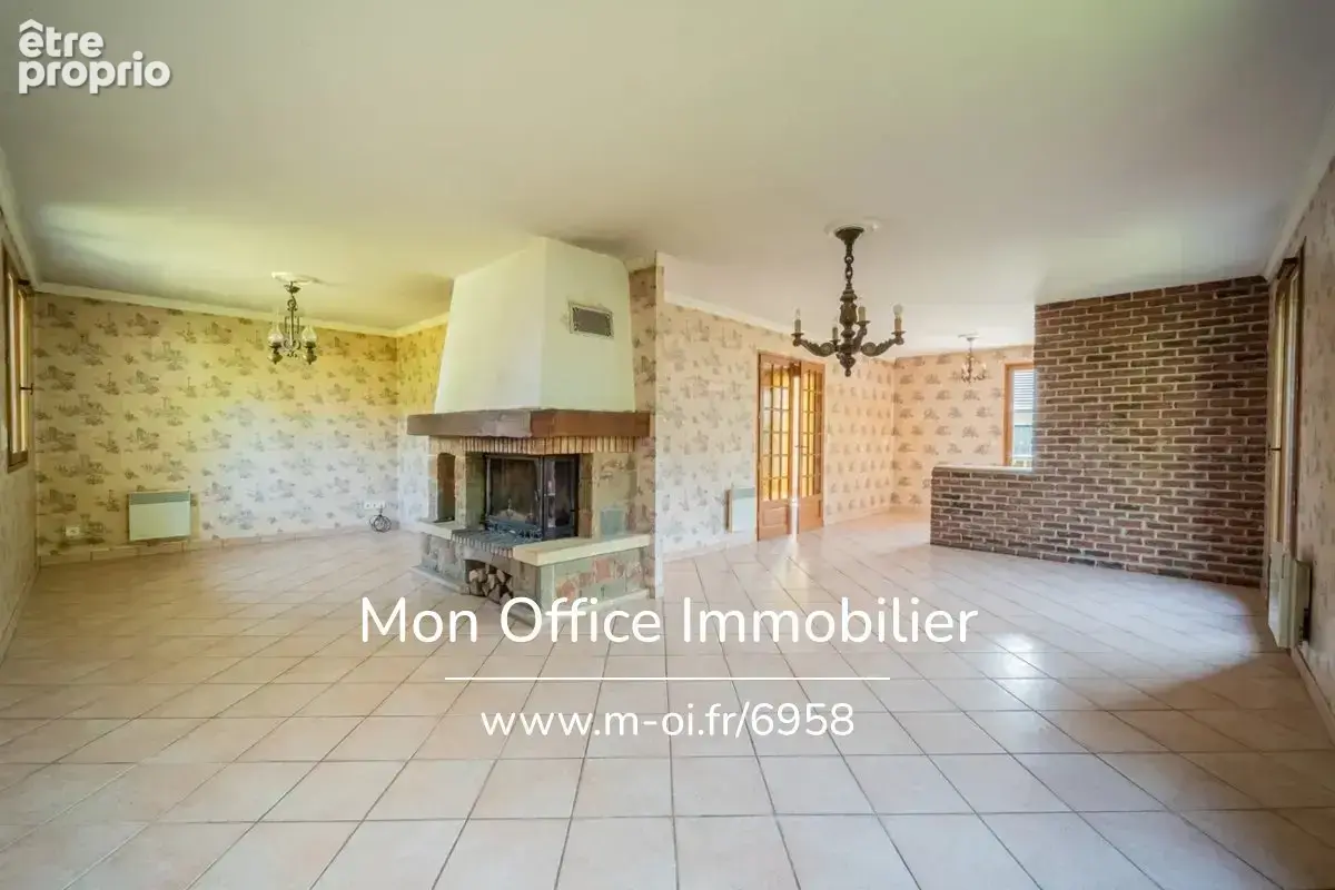 Référence : 6958-TCA. - Maison 5 pièces - jardin plat de plus de 1000m2 - garage - à raffraichir (74330 La Balme de Sillingy sec - photo 3