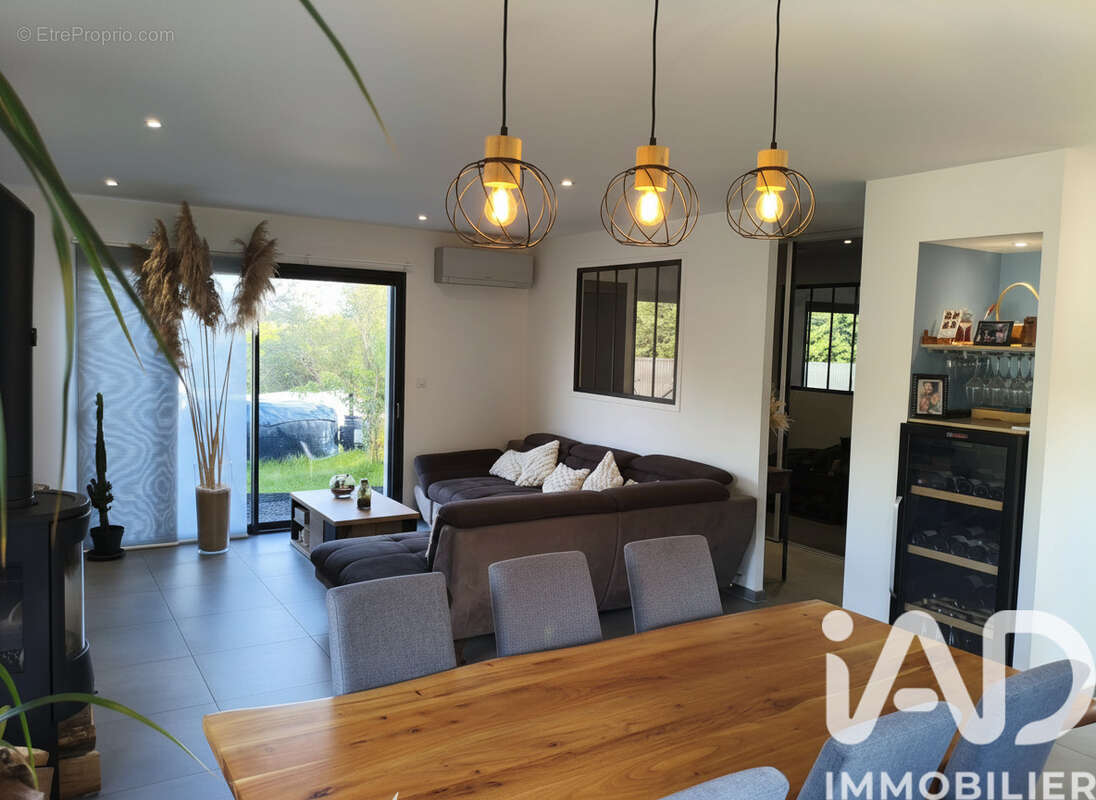 Photo 2 - Maison à ROMAGNAT