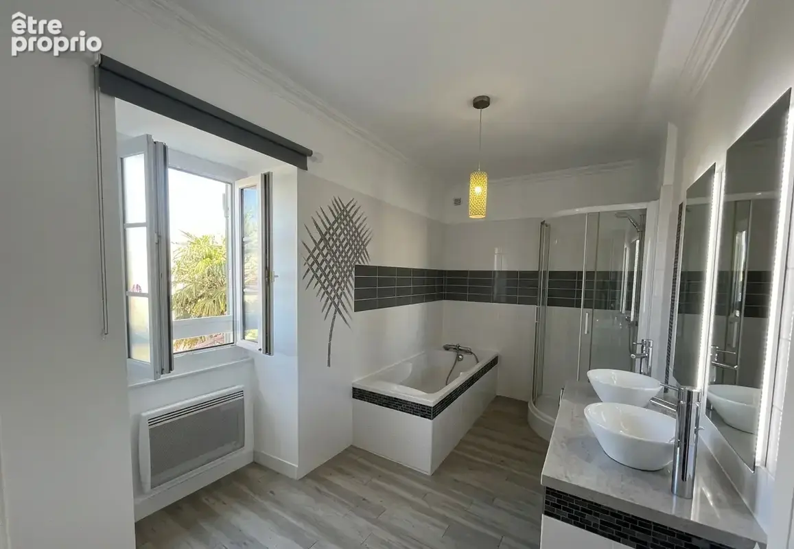  Charmante maison en pierres, au coeur du bourg de FRONTENAY RR - photo 7