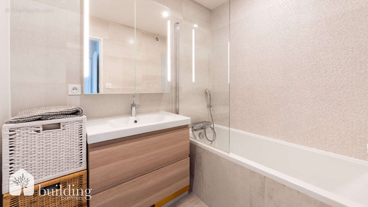 Appartement à COURBEVOIE