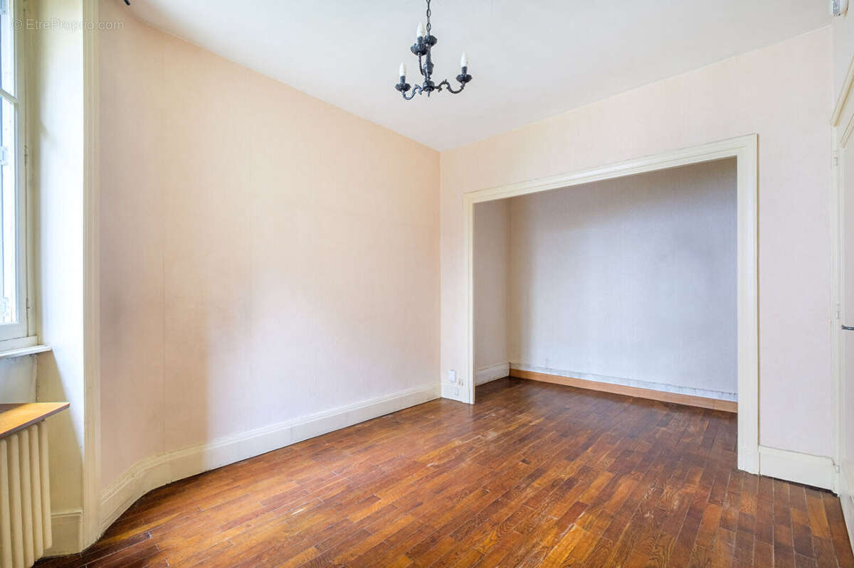 Vente appartement  1 pièce et cuisine - Lyon 6 Mairie - à rénover - photo 3