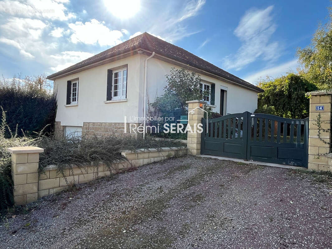 Maison à SAINT-CYR-DU-BAILLEUL