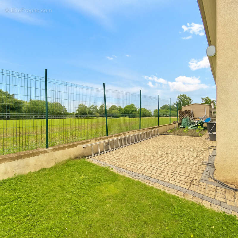 Maison à SAINT-GENIS-POUILLY
