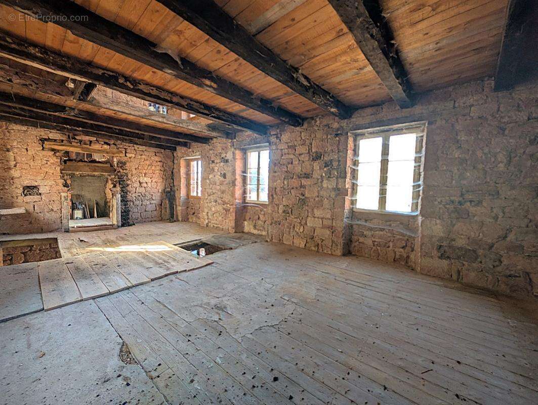 Maison à VILLECOMTAL