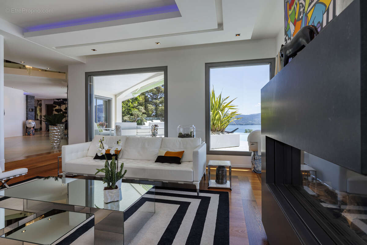 Villa d'exception dominant le lac - photo 36
