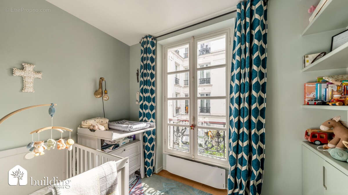 Paris 17e Batignolles - Appartement 2 pièces de 47 m² entièrement rénové - photo 7