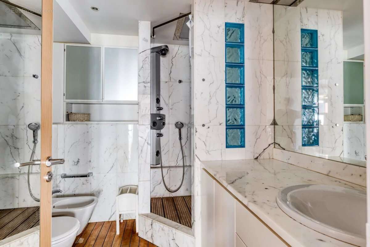 Appartement à PARIS-8E