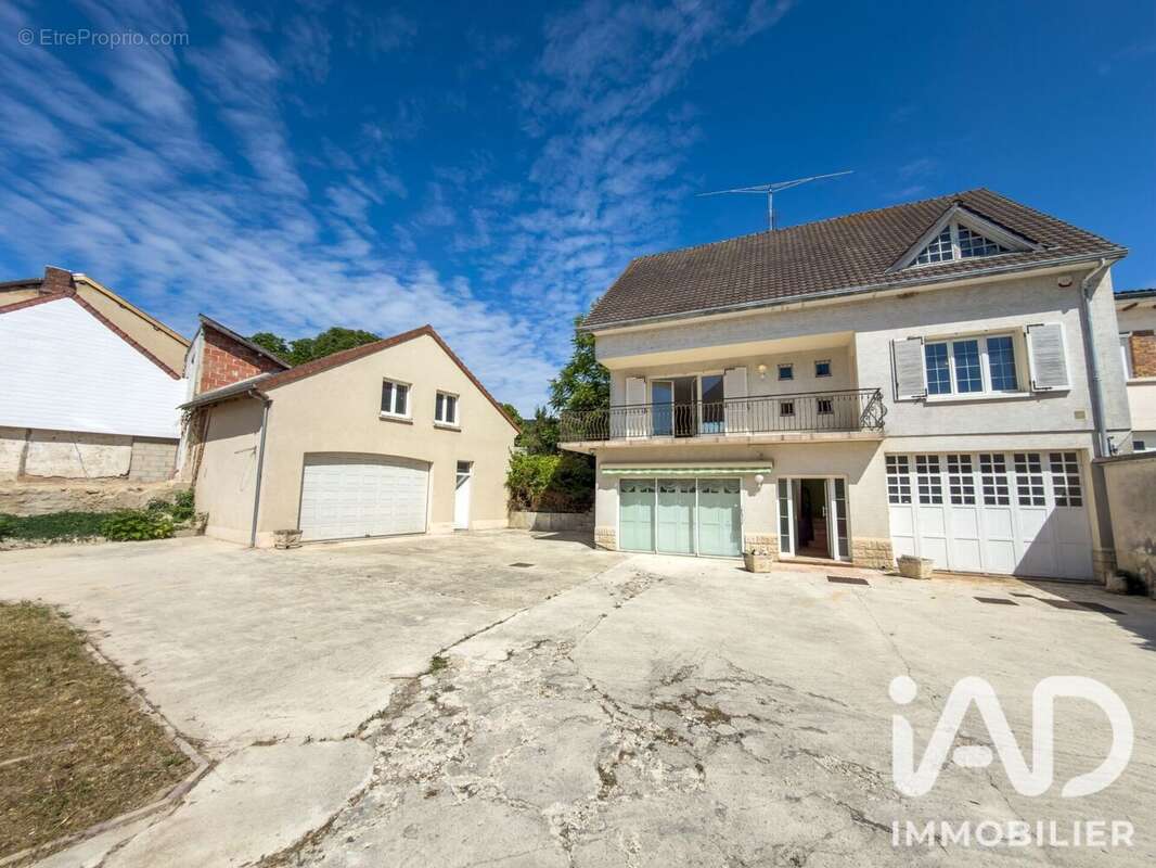 Maison 238 m² à Oger  - photo 3