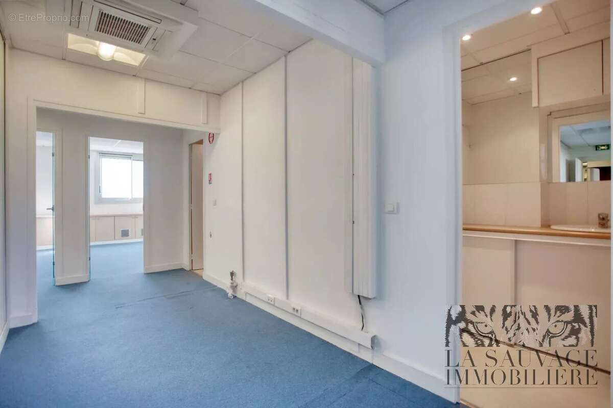 Commerce à NEUILLY-SUR-SEINE