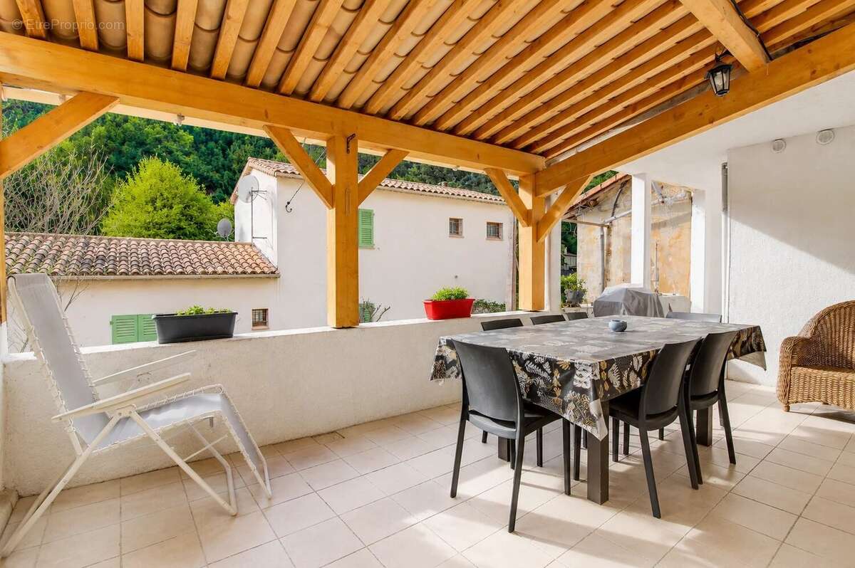 Tournefort (La Courbaisse) Appartement 3p terrasse et jardin - photo 4