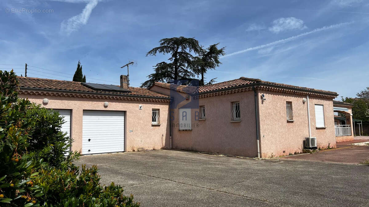 Maison à MONTELIMAR