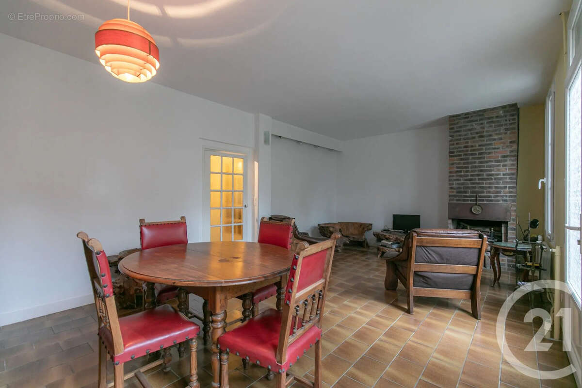 Maison à SAINT-MAUR-DES-FOSSES