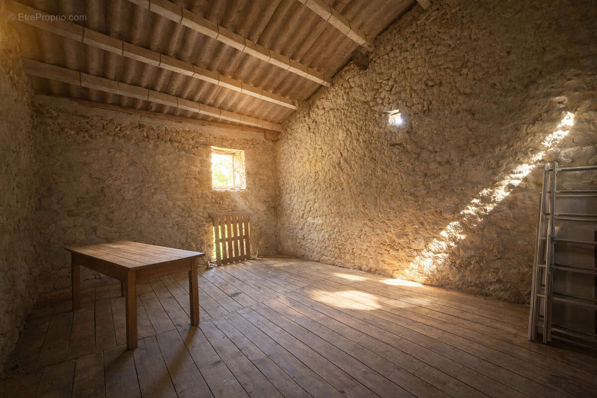 Maison à MACLAS