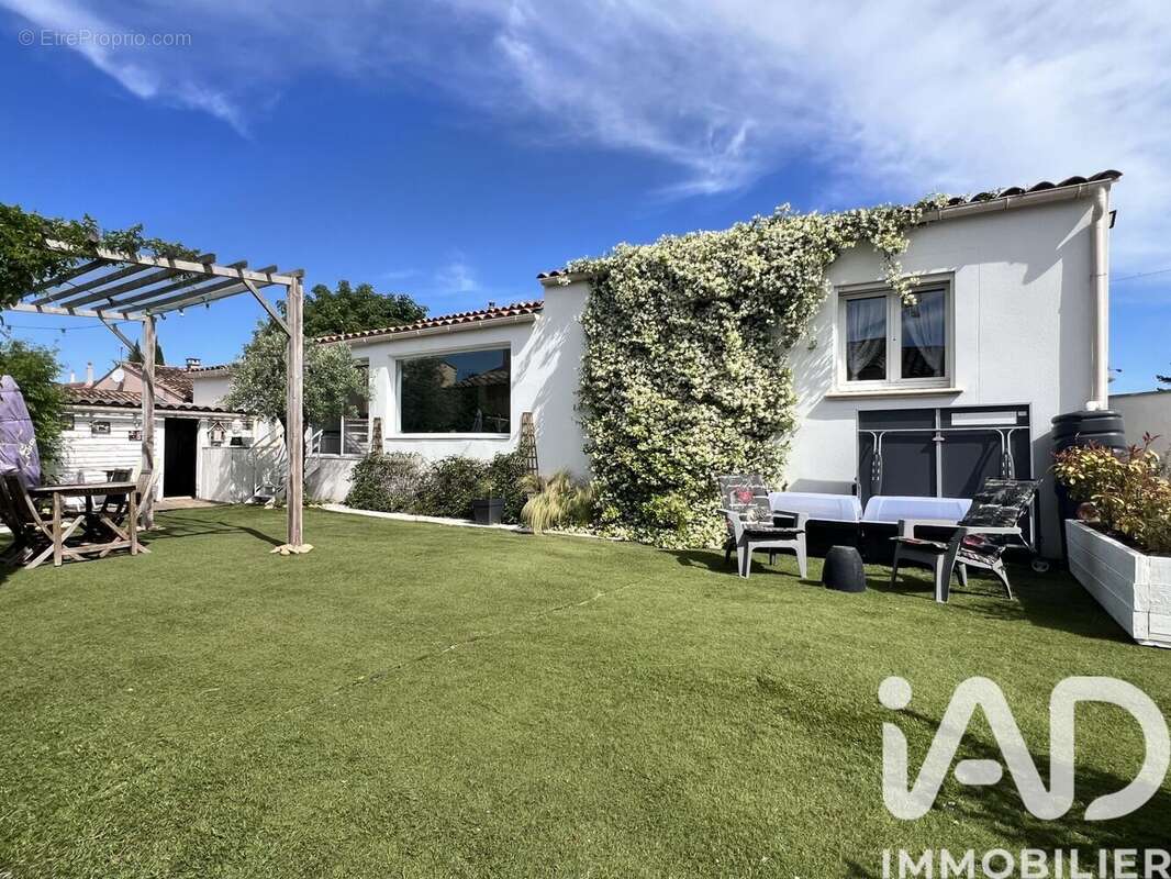 Photo 2 - Maison à CAMARET-SUR-AIGUES