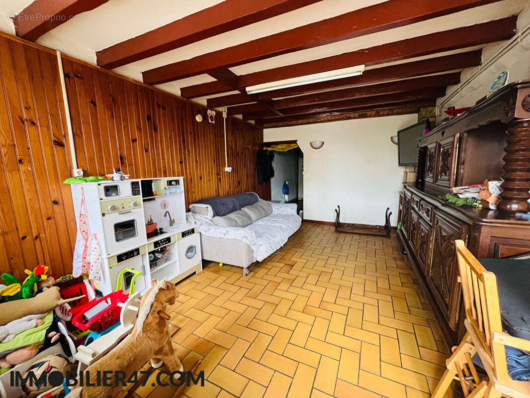 Maison à TOMBEBOEUF