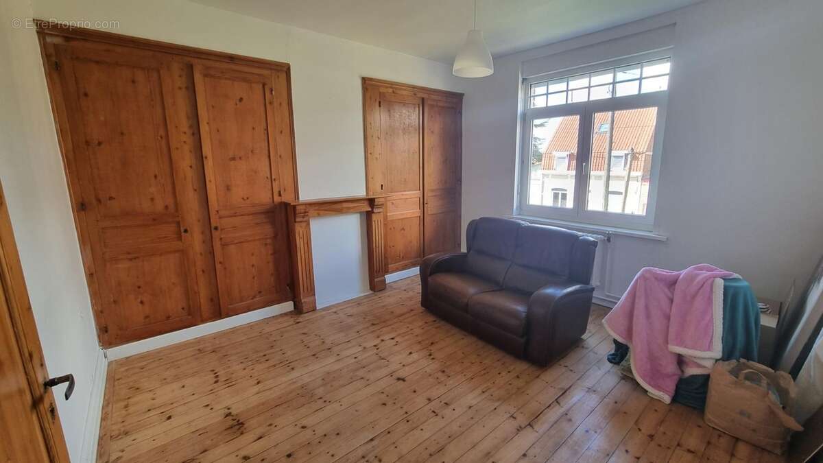 Maison bourgeoise de caractère  sur 3 niveaux–7 chambres – 2 salles d'eau,2 WC  Idéale pour une grande famille ou un investisseu - photo 14
