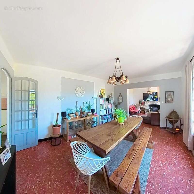Maison 205 m² à Robion  - photo 9