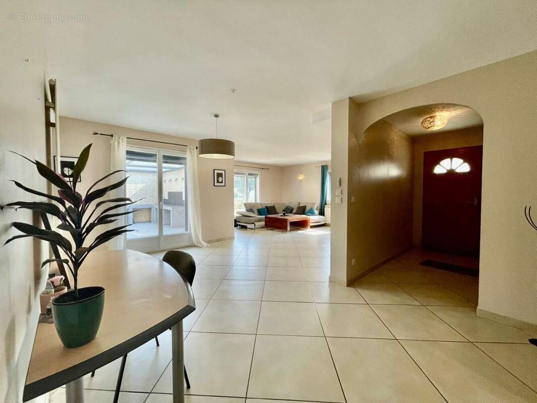 Nouveau ! Tres belle Villa F5 + Piscine ! - photo 9