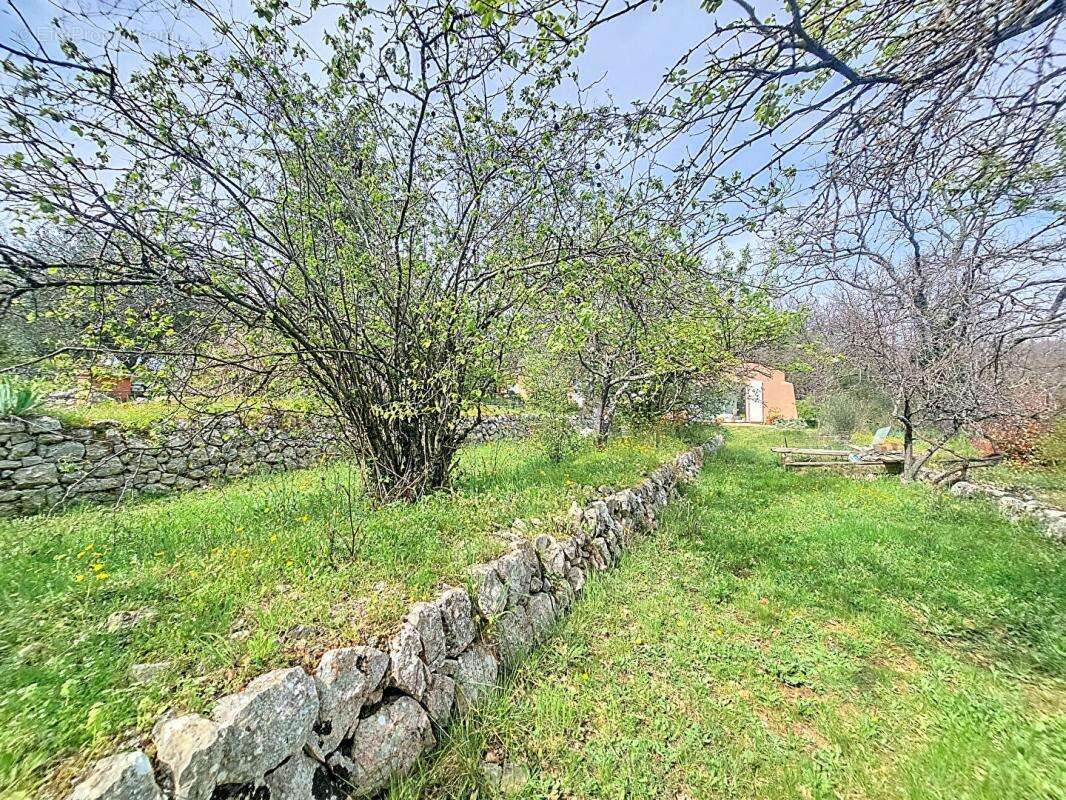 Maison à SAINT-CEZAIRE-SUR-SIAGNE