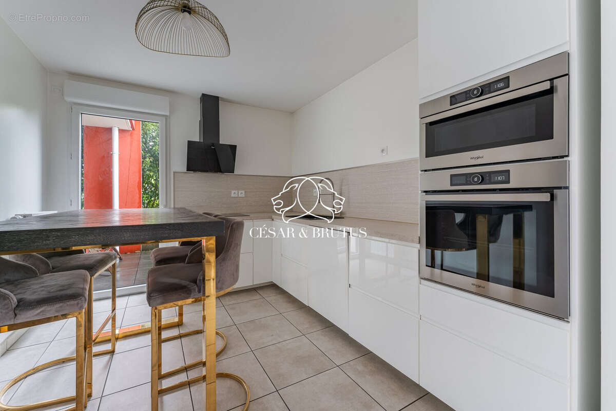 Appartement à MEYZIEU