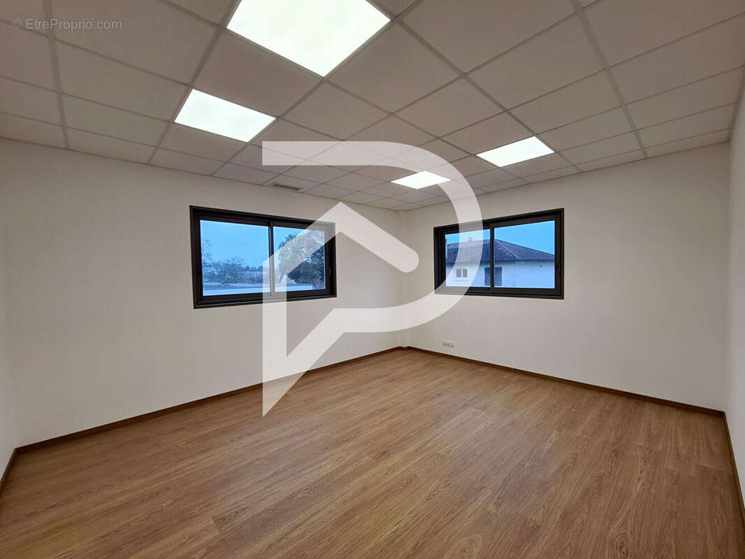 Local de 148 m² aménagé en bureaux centre Orthez - photo 3