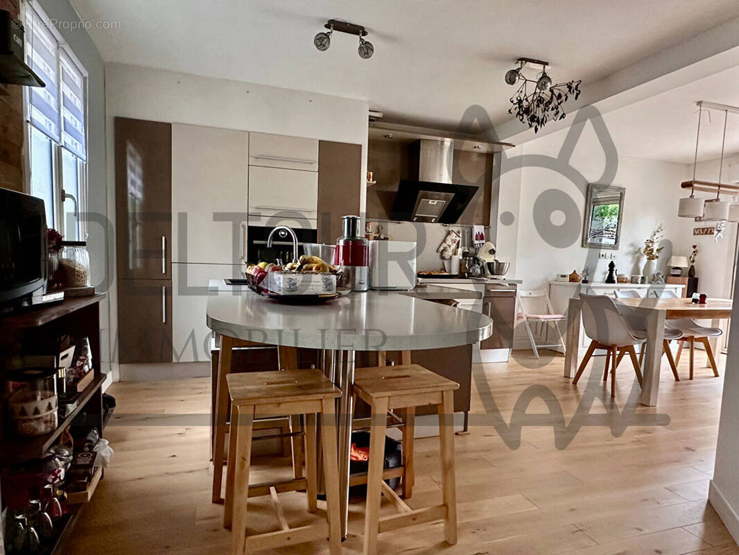 Maison à VILLENEUVE-LE-COMTE