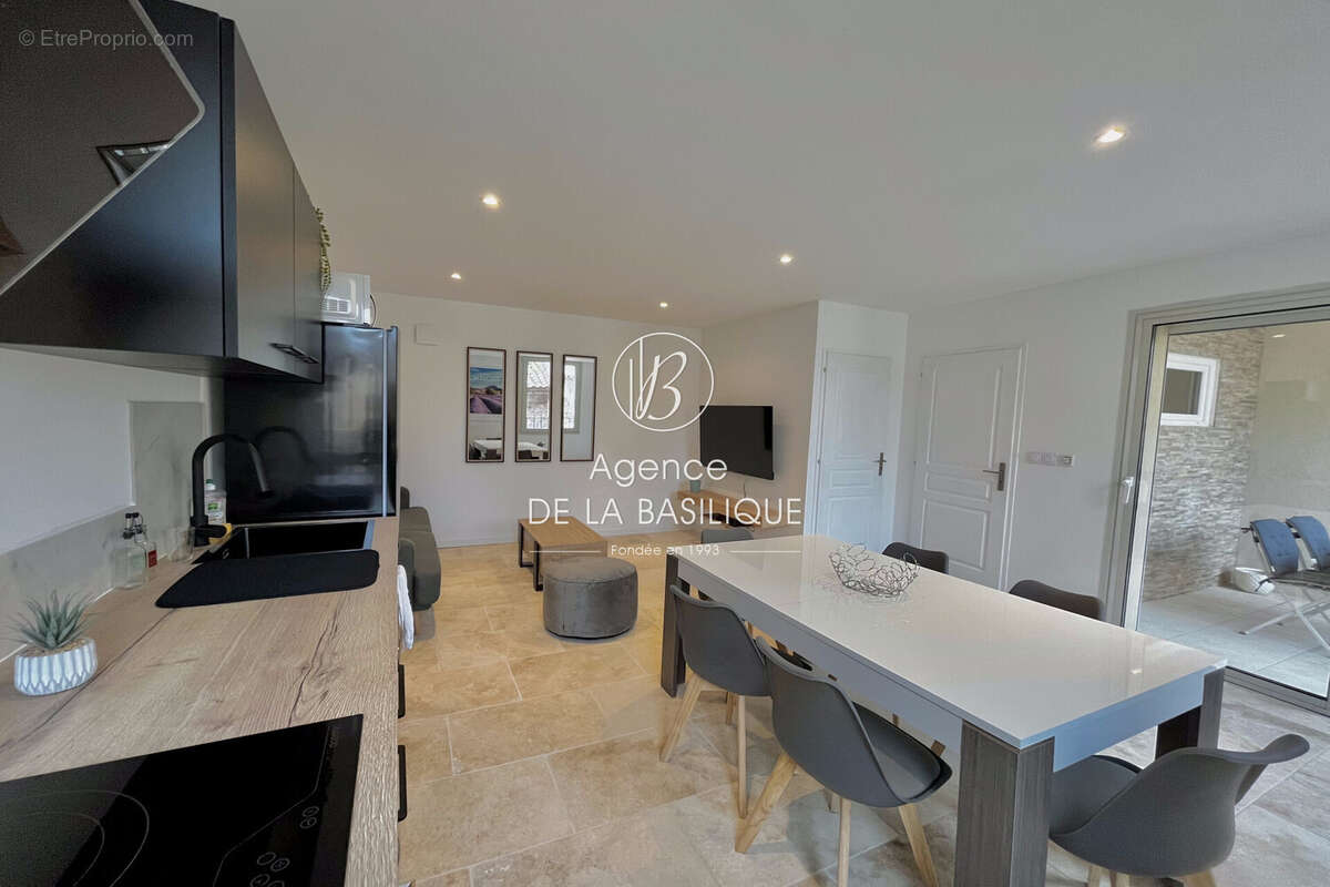 Maison 105 m² à Saint-Maximin-La-Sainte-Baume  - photo 2