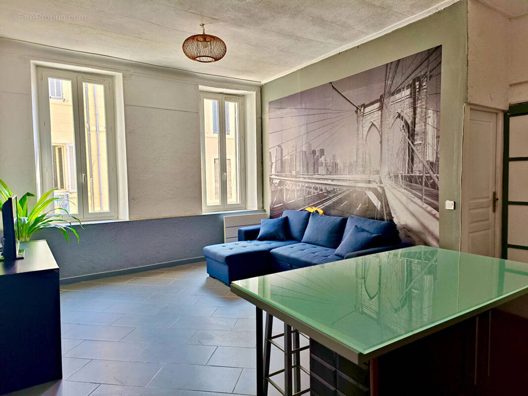 Appartement à MARSEILLE-3E