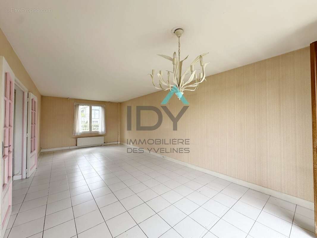LE PECQ - Domaine de Grandchamp .Maison 175 m2 5 chambres - Au calme - photo 3