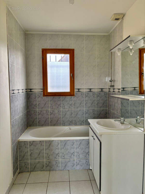 Maison traditionnelle de plain-pied, alliant confort et fonctionnalité - photo 5