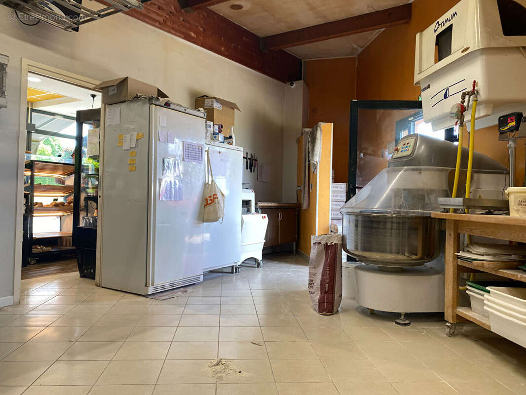 Commerce à ROCHEFORT-SUR-NENON