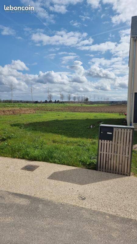 Terrain à CROUY-SUR-OURCQ