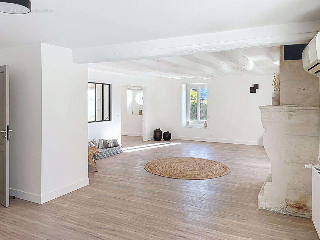 Belle demeure en pierre rénovée centre village 232 m2, 5 chambres, jardin, dépendance - photo 15