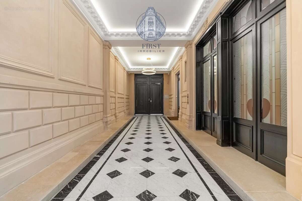 Appartement à PARIS-8E