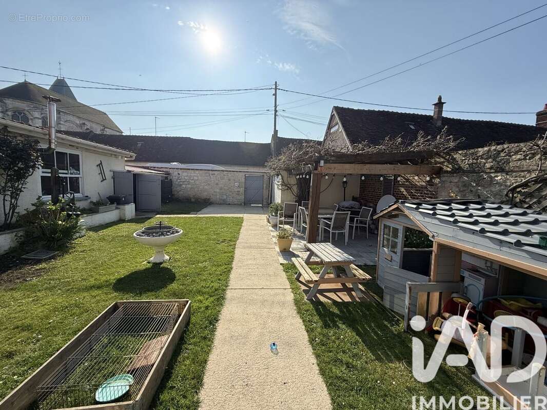 Maison 120 m² à La Neuville-Roy  - photo 3