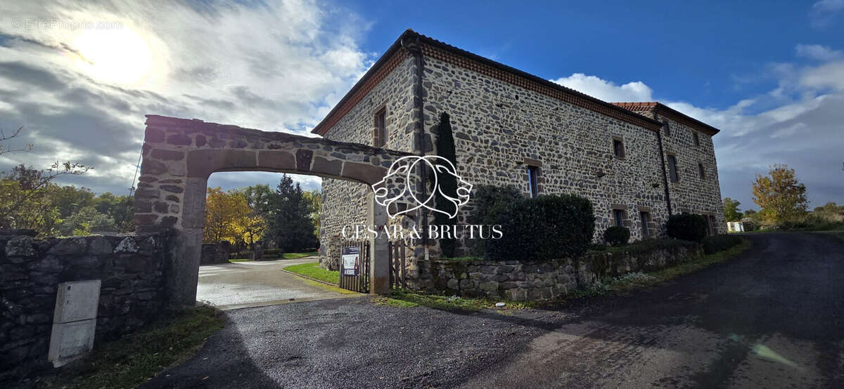 Maison à SANSSAC-L&#039;EGLISE
