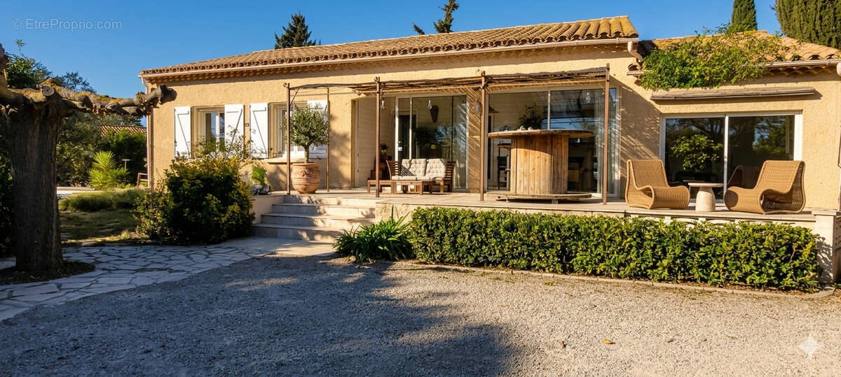 Villa de plain-pied 4 faces avec piscine  -  Terrain constructible et divisible de 2 442 m² -  Sallèles-d'Aude ? Proche Narbonne - photo 3