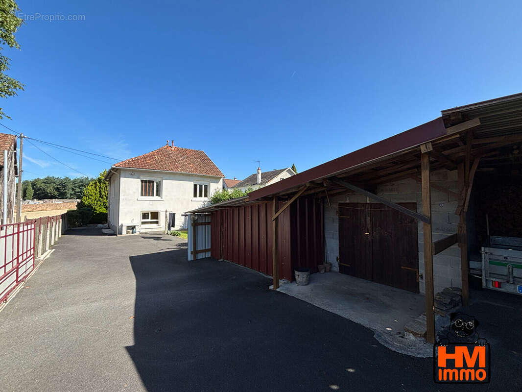 Maison à SAINT-YRIEIX-LA-PERCHE