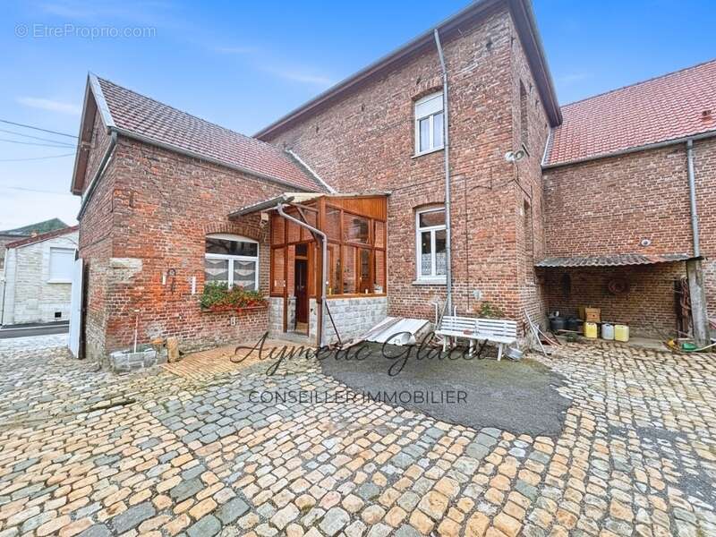  Noyelles-sur-Selle — Grande maison familiale de 234 m², dépendances et cour pavée. Une maison de caractère, désormais à 276 000 - photo 16