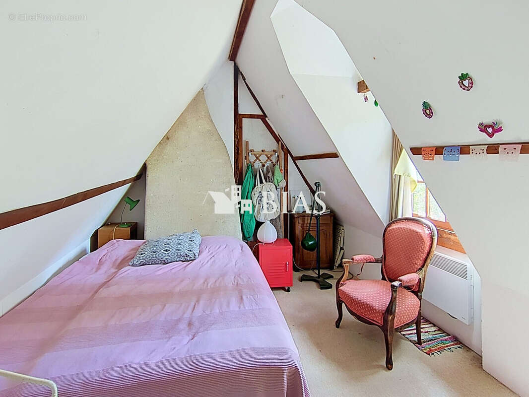 Maison 87 m² à Saint-Denis-Des-Monts  - photo 7