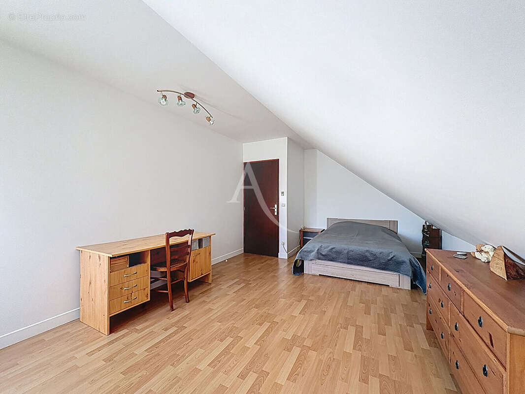 Maison située à Nanteuil les Meaux - vivable de plain pied - 5 chambres - jardin de 1330 m2 et sous-sol total - photo 15