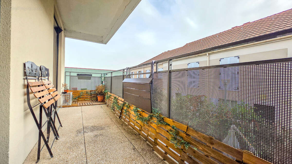 Appartement à SARTROUVILLE