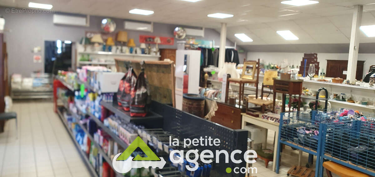 Commerce à MONTVICQ
