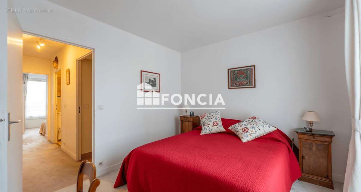 Appartement à COURBEVOIE