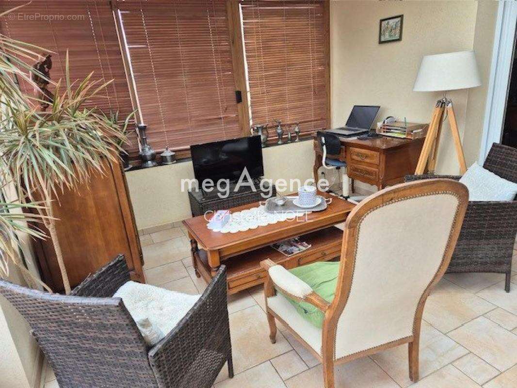 Maison de plain pied,avec du potentiel,avec une véranda,et 3 chambres - photo 4