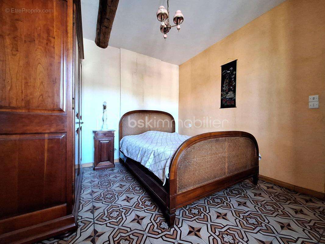 Maison de village - fort potentiel - 88 m2 - 3 chambres - cellier - grenier amenageable - terrasse - photo 17
