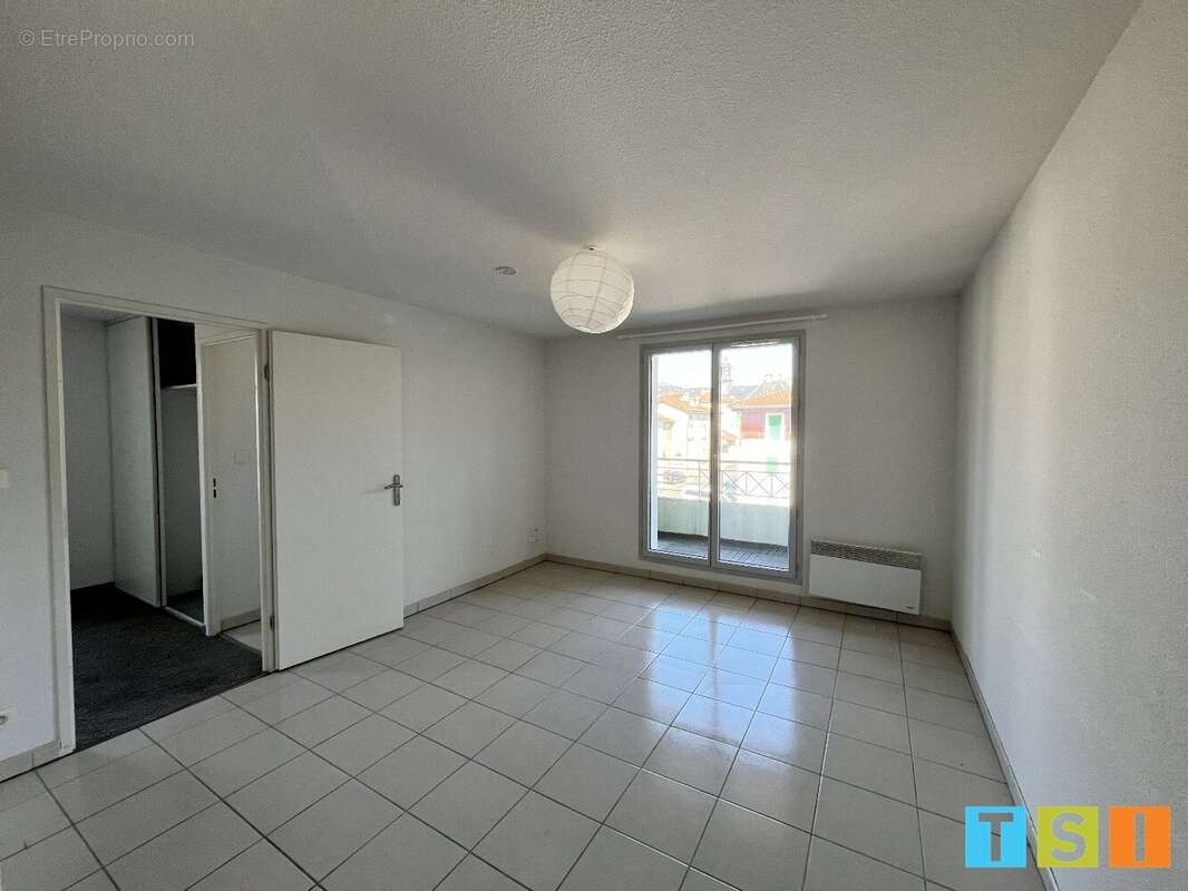 Montréjeau : Appartement T2 avec balcon, terrasse et place de parking sécurisée - photo 3